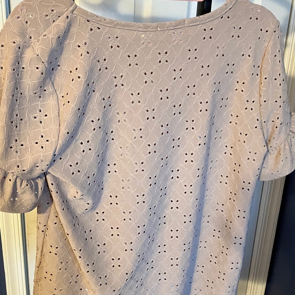 Kim & Cami Short Sleeve Ruffle Top Floral Outline M Mauve Beige - Picture 5 of 5